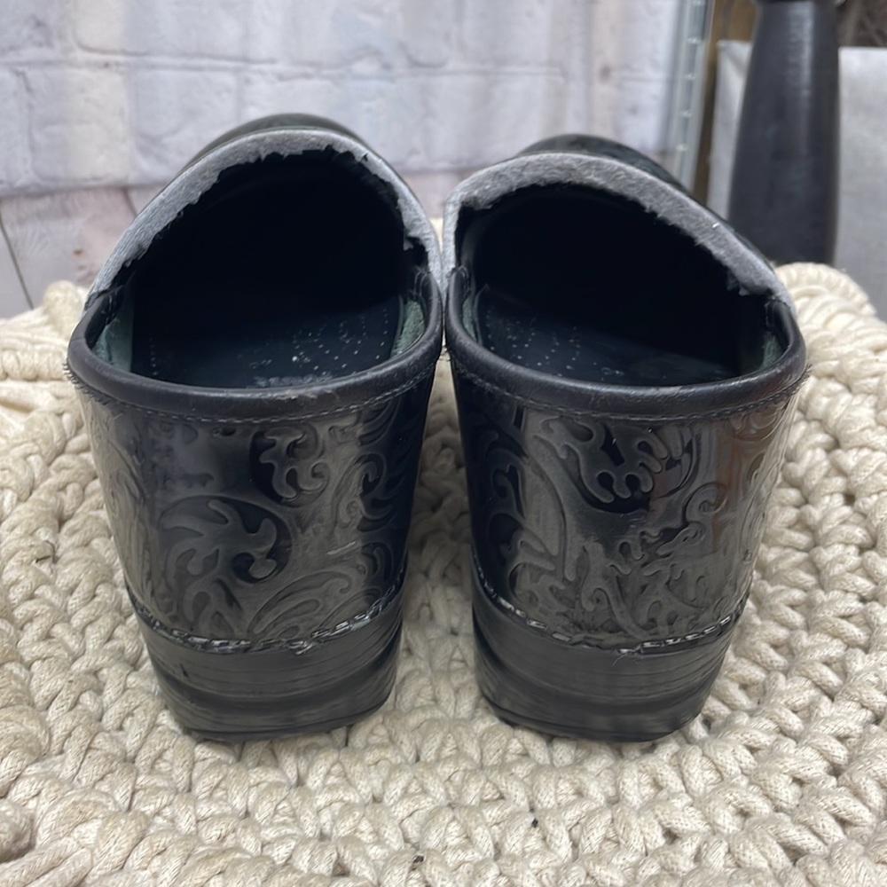 Dansko slip on black embossed print leather size 40 shoes - Picture 7 of 9